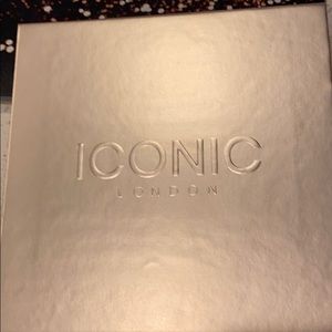 Iconic London Day to Slay Eyeshadow Palette